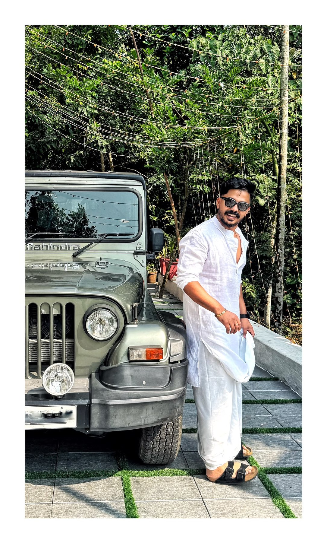 Aghil in traditional attire